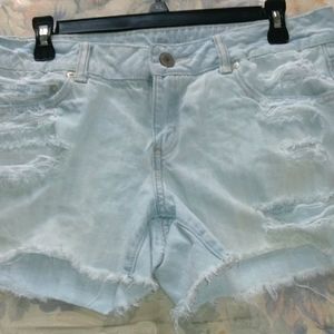 Short shorts for the summer 🌻